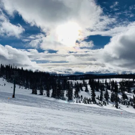 Great True Ski-in/Ski-Out condo next to Giant Steps Lodge and Tubing Hill.