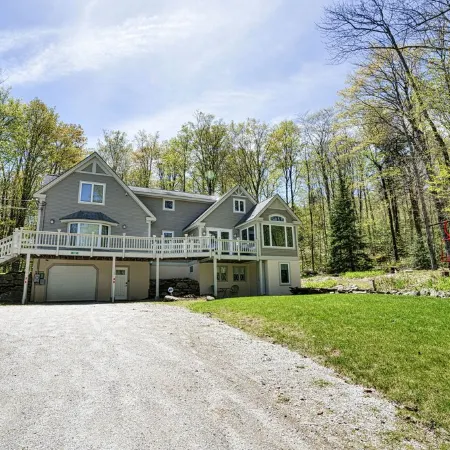 Killington Summer Retreat: Air Conditioned - Sleeps 8 - Fire Pit & Bike Shed