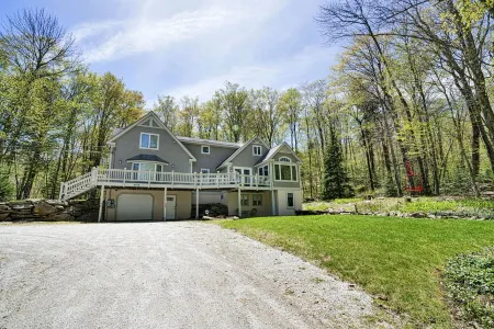 Killington Summer Retreat: Air Conditioned - Sleeps 8 - Fire Pit & Bike Shed