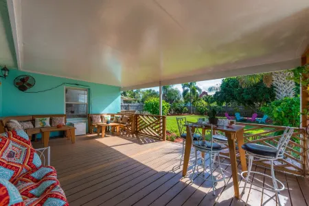 Coastal Karma Cottage - Near downtown Stuart, FL Отели в г. Стьюарт