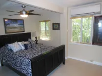 Awesome private studio w/AC one block to Sunset Beach