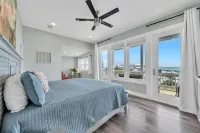 Amazing Gulf View, Private Pool & Large Beach House,2 owner suites; Walk 2 Beach