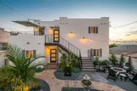 NEW WATER VIEW FAMILY VILLA AC DECK HOTTUB FIREPIT BBQ BACKYARD ONSITE PARKING!! Hotels in Balboa Park