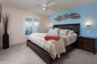 Stylish Beach Retreat Right Across Street from Beach & Gulf of Mexico in IRB!