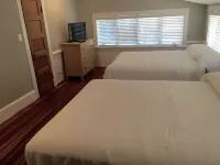 The Craddock - Tufts Home & Antique Carriage House - 6BR 5.5 Baths - Sleeps 12+