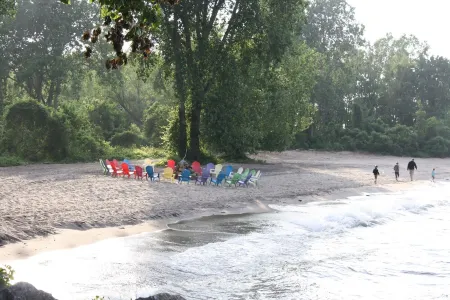 Peaceful 2Br, Condo on Pond - Overlooks 9th Hole at Sawmill Creek Golf Resort Отели в г. Гурон Тауншип