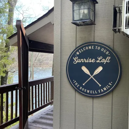 Lakefront, 3 Amazing Decks, Tennis/Pickle Ball, Boat Slip, Hot Tub, Bed Swing