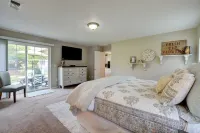 Enchanting 3 BR, minutes from Winerys, Snow Sking, exhilarating Rafting Tours. Hotels near Medford Volkswagen Service Center