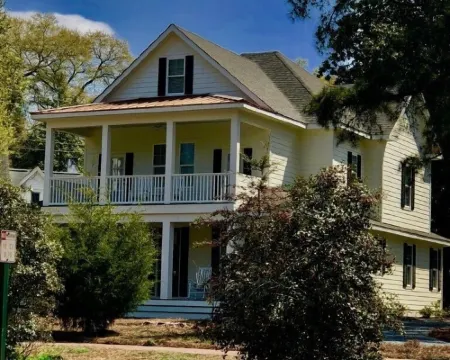 Scituate House Walk to the US Open - Old Town Charm 6BR - 6.5 Baths - Sleeps 12+ Hotel di Pinehurst