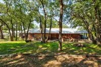 Spacious Log Cabin For Your Entire family!