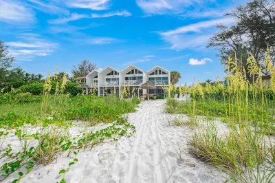 ~ WE ARE OPEN! ~ BEACHFRONT ~ YES! THAT'S YOUR VIEW! ~