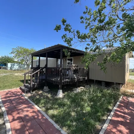 Lovely 2/2 Coastal Home next to Beach and fishing