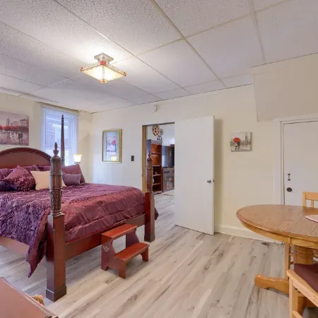 Spacious 1 Br Stratton House: A Cozy Downtown Stay Backing to Culp's Hill