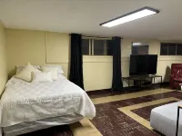 Large walk in lower unit in 1950 home nice neighborhood 亞基馬住宿飯店