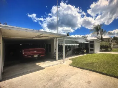 MERMAID MANOR heated POOL!! Waterfront, BOAT DOCK, KAYAKS, paddle Weeki Wachee