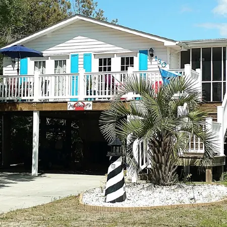 Oceanside, 5 min walk to Beach, Comfy & Clean, Quiet Neighborhood!!!