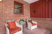 Family Home w/ Grill & Large Yard, Near Downtown Glenwood Springs! Dog Friendly!