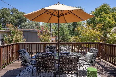 Discover the Perfect Wine Country Getaway on Vine Street in Paso Robles! Отели рядом с достопримечательностью «PARK STREET GALLERY»