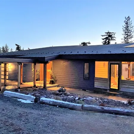 Modern Mountain View Getaway - 26 Acres