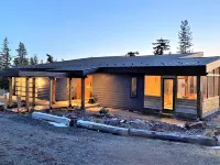 Modern Mountain View Getaway - 26 Acres Hotels in Klickitat County