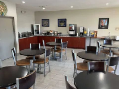 Days Inn by Wyndham Near Kansas Speedway Hotels in Wyandotte County