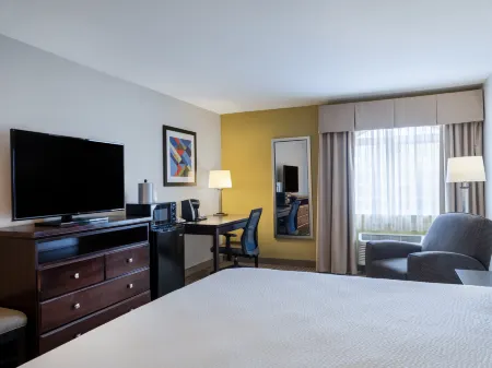 Holiday Inn Express & Suites Chicago-Libertyville Отели рядом с достопримечательностью «Заказник Индепенденс Гров Форест»