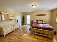 ADK Lake House Vacation, Cozy 5 Bedroom & 2 Bath 웨브 호텔