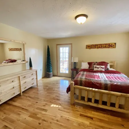 ADK Lake House Vacation, Cozy 5 Bedroom & 2 Bath
