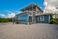 Breathtaking 250' Bayfront home w/ private pool