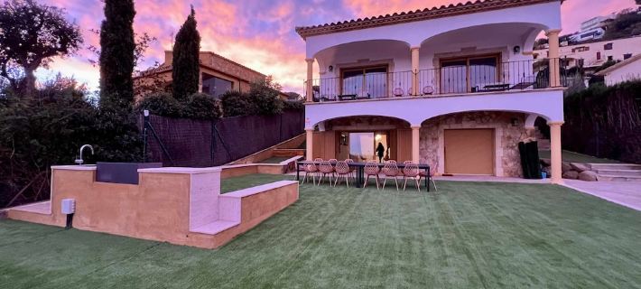 Casa Mas Cabañas con piscina infinita con playa Hoteles en Calonge