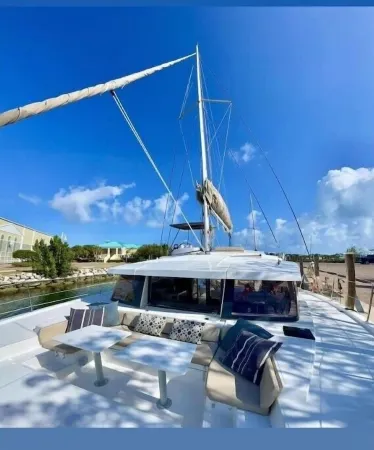 Amazing 4 Bdrm, 4 Bath Catamaran - Purpus