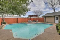 Tulane Modern Richardson Retreat w/ Pool & Indoor Hot Tub!