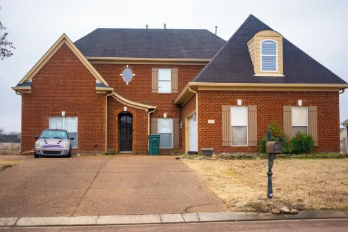 Spacious 5-bedroom house with WiFi, AC and parking in peaceful Southaven. Hotel a Southaven