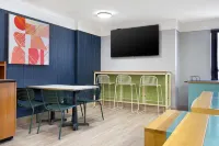 Spark by Hilton Brockville - breakfast