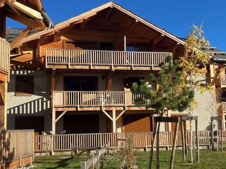 New chalet-style apartment near the village, ideal for families