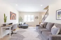 Happy Valley Retreat ~ Epic Game Room ~ 130" TV Wall ~ 10 Min to Campus/Downtown