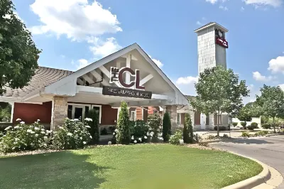 The Champagne Lodge & Luxury Suites Hotels near Kohler Waters Spa at Burr Ridge