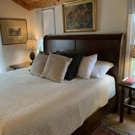 Stunning panoramic mountain views-close to town!