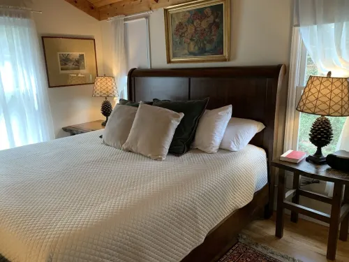 Stunning panoramic mountain views-close to town!