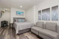 Cute Modern Piece of Paradise Just Steps to the Ocean! New and Modern Oasis!
