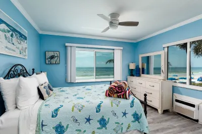 Cozy 1BR Condo w/ 0 min walk to beach! Spectacular views! Nov/Dec still open! Hotels in North Redington Beach