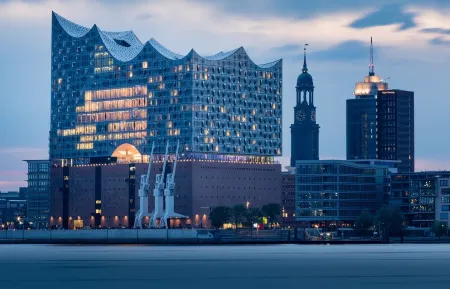 Renovated country house, stylishly furnished, located on the Elbe near the city Отели рядом с достопримечательностью «Billtalstadion»