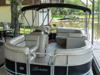 Family and pet friendly lake house on a quiet cove on Lake LBJ