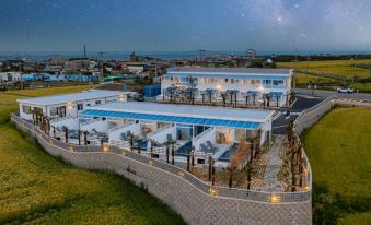 Pohang Uni’s Ocean Pool Villa
