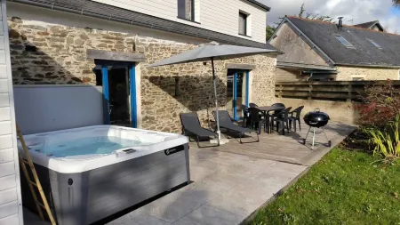 Le 18 : Gîte 6 /8 Persons with Spa and Japanese Sauna Отели в г. Финистер