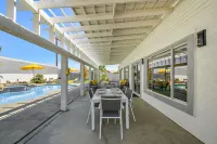 Rock N Royalty: Pool, Spa, Fire Pit, Pool Table! Hotels in Bermuda Dunes