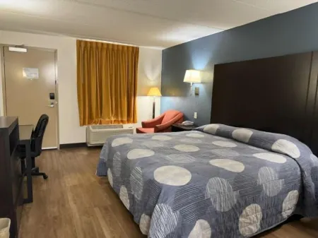 Hilltop Inn Отели в г. Грешам Парк