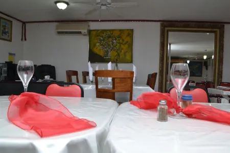 Seven Stars Hotel Отели рядом с достопримечательностью «Дельма»