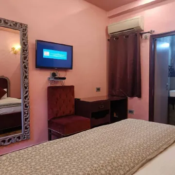 Maya Hotel & Restaurant