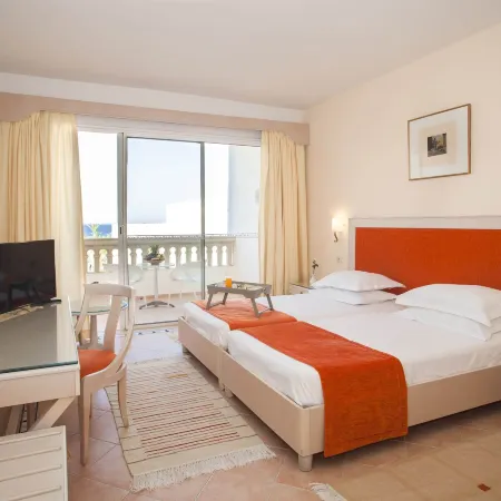 MARHABA CLUB Отели рядом с достопримечательностью «Большая мечеть»